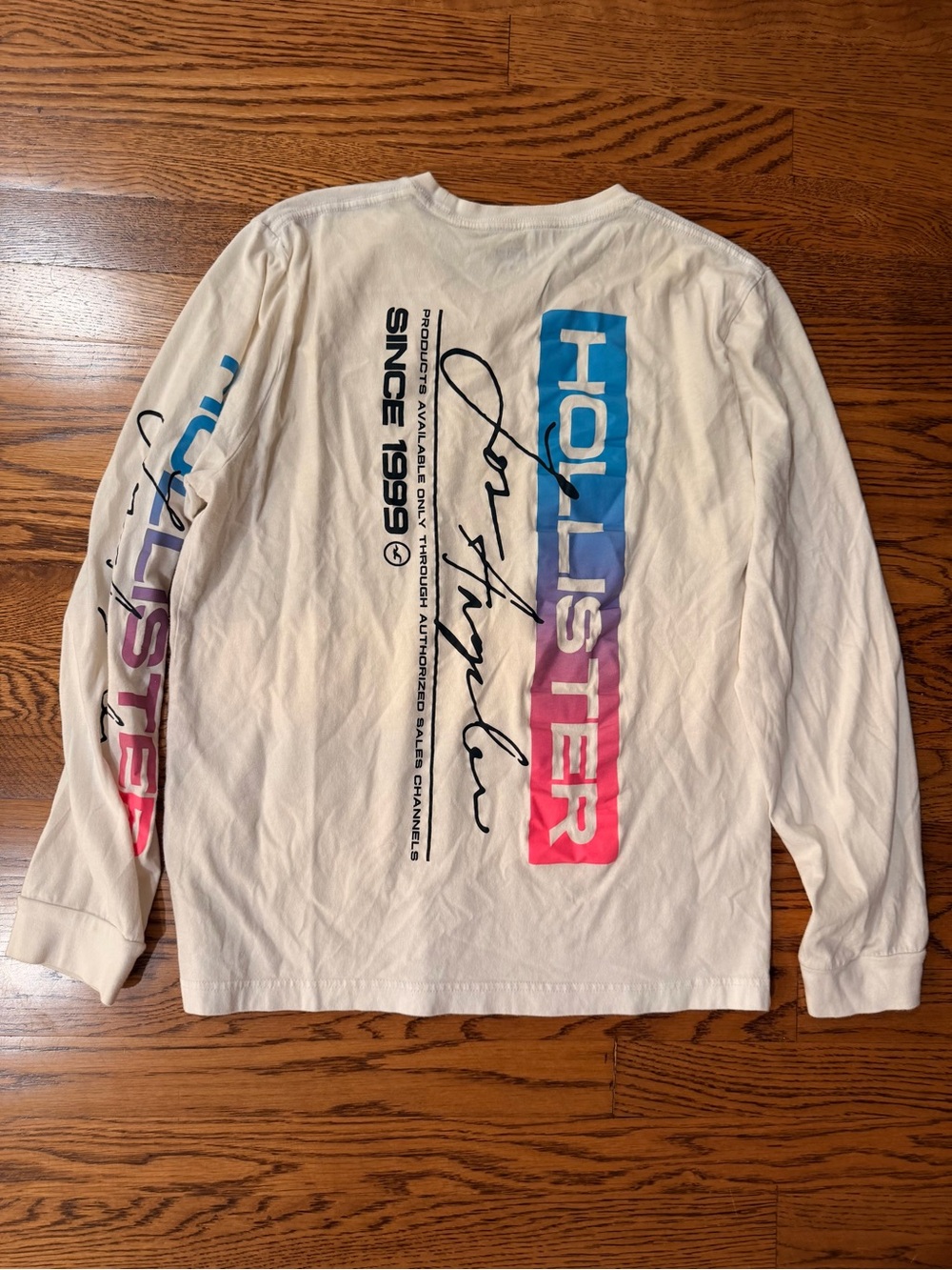 Hollister Men's White Long-Sleeve Graphic Tee with Blue-to-Pink Gradient Logo